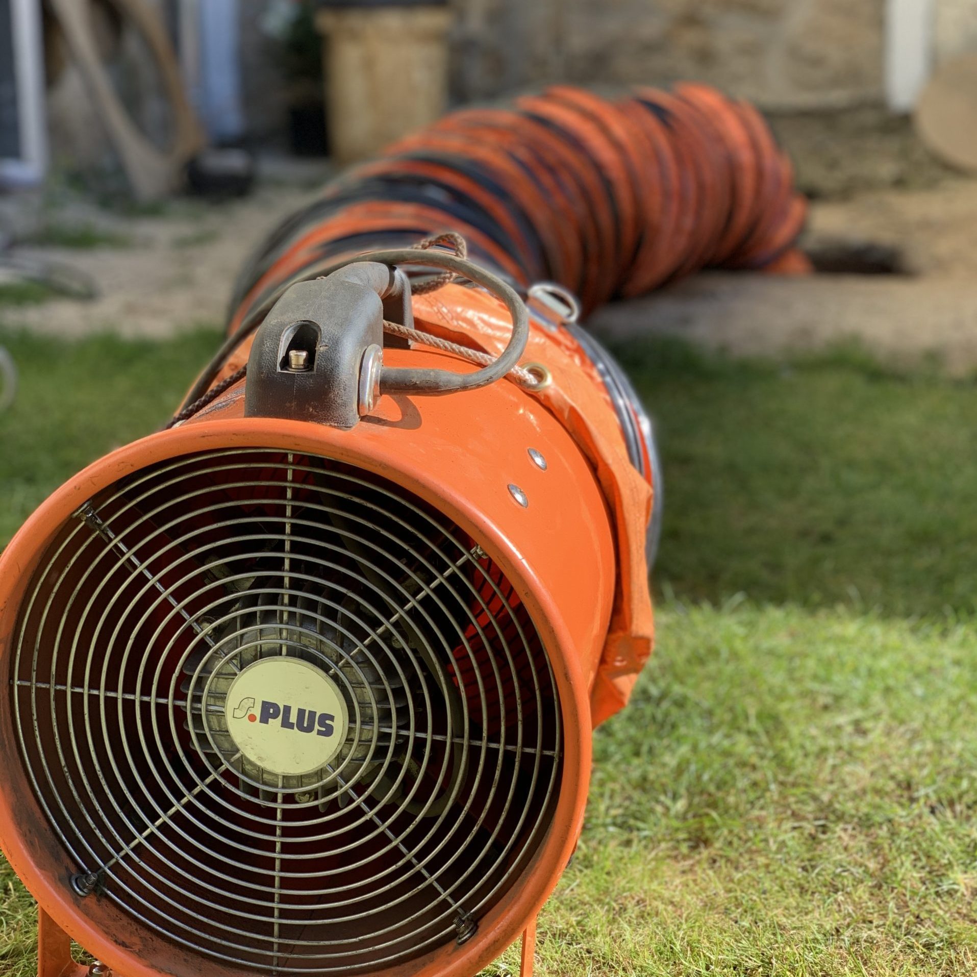 Extracteur de gaz utilisé pour dégazer une cuve à fioul